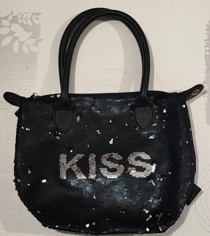 Sac à main sequins réversibles sur une face.