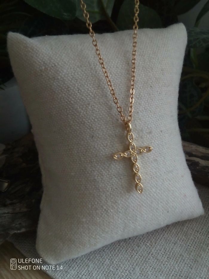 Collier croix dorée avec zircons - photo numéro 3