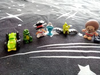Lot 11 jouets Kinder