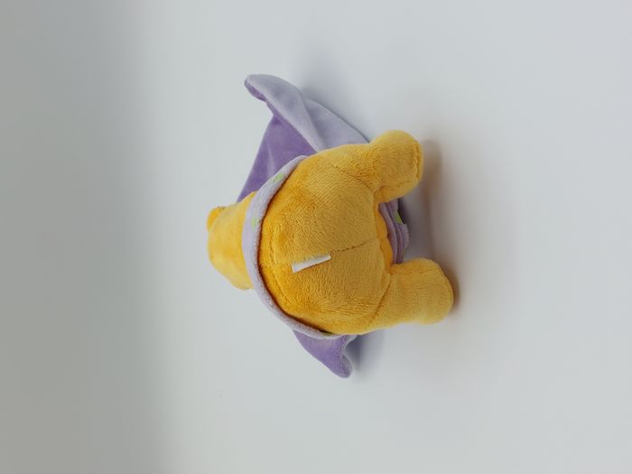 Peluche doudou Winnie l’ourson mouchoir Pooh abeille DISNEY mauve luminescent - photo numéro 4