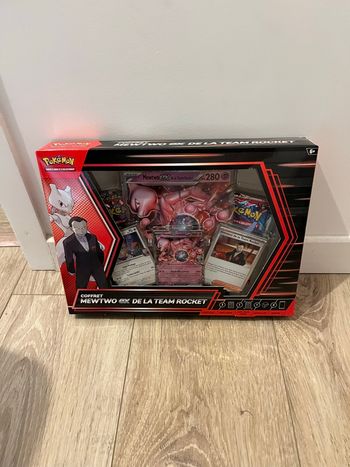 Coffret Mewtwo EX de la team Rocket EV10