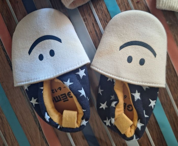 Lot chaussettes et chaussons bébé - photo numéro 2