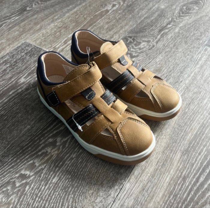 Sandales orchestra taille 30 neuves