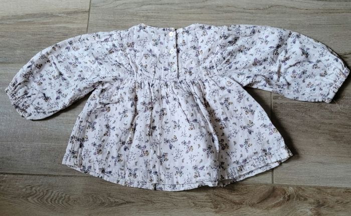 Blouse fleurie taille 18 mois - photo numéro 2