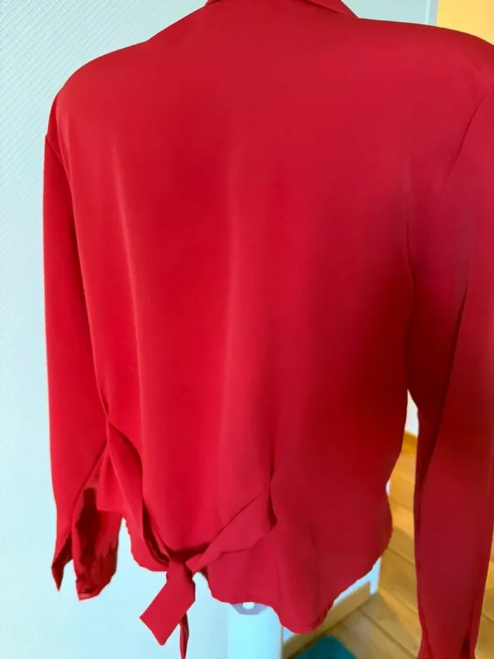Blouse vintage rouge en très bon état taille 40-42 - photo numéro 5