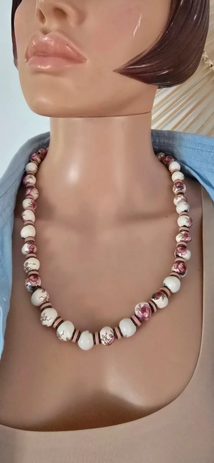 Collier de perles en céramique roses et blanches vintage - photo numéro 3