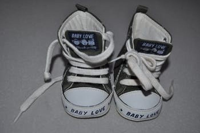 Chaussure montante bébé 3/6mois - photo numéro 1
