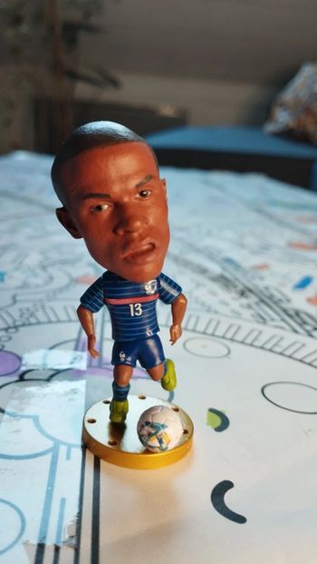 Petite figurine football neuve n'golo Kante équipe de France