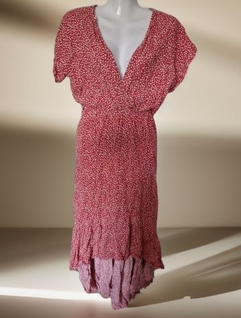 Superbe robe asymétrique cachecoeur