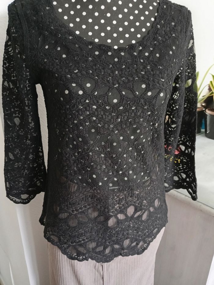 Haut en dentelle noire. H&M 36