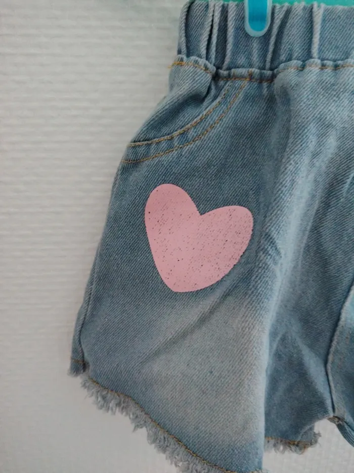 Short délavé taille 4 ans - photo numéro 2