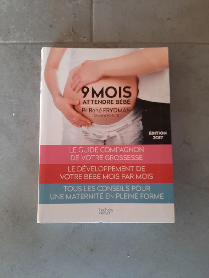 Livre "9 mois attendre bébé "