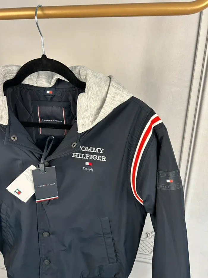 Bomber Tommy Hilfiger Marine 12 ans Neuf - photo numéro 2