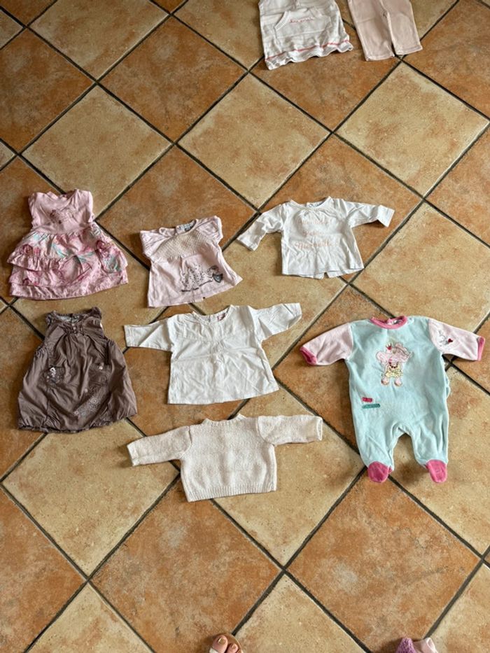 Lot 7 vêtements 1 mois fille