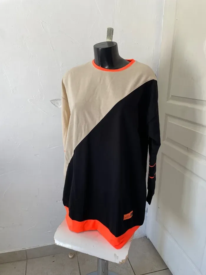 Pull noir et orange n°440
