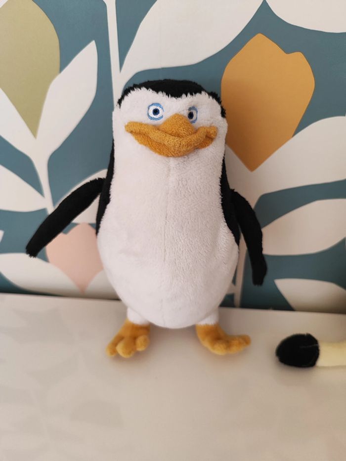 Peluche pingouin/ girafe/ hippopotame Madagascar 3 - photo numéro 2