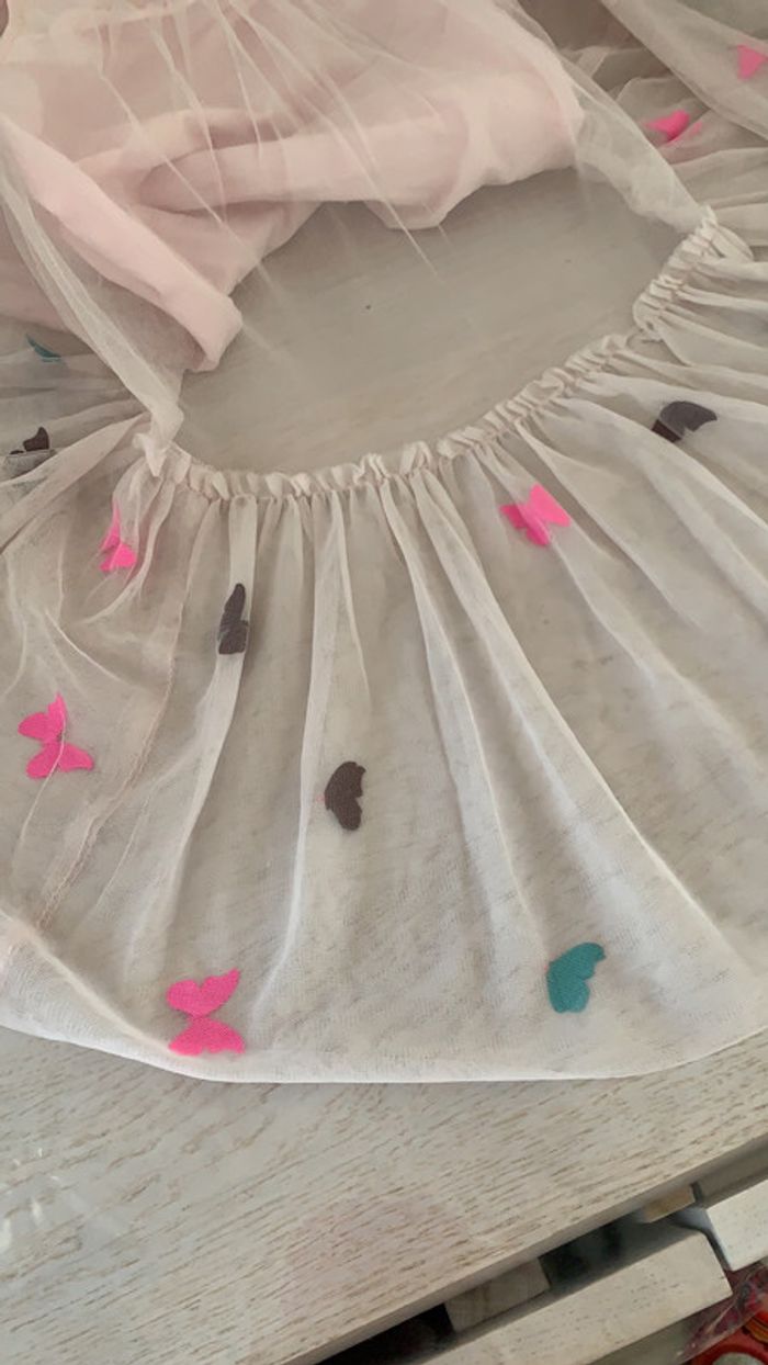 Robe rose clair papillons 🦋 6 ans Tissaia - photo numéro 9