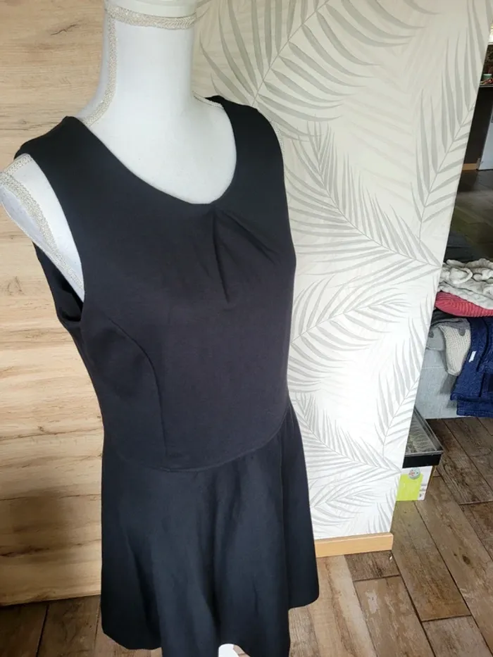 Robe noir élégante taille 42 fleur de sel Paris - photo numéro 3