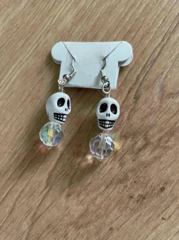 Boucle d’oreille skulls