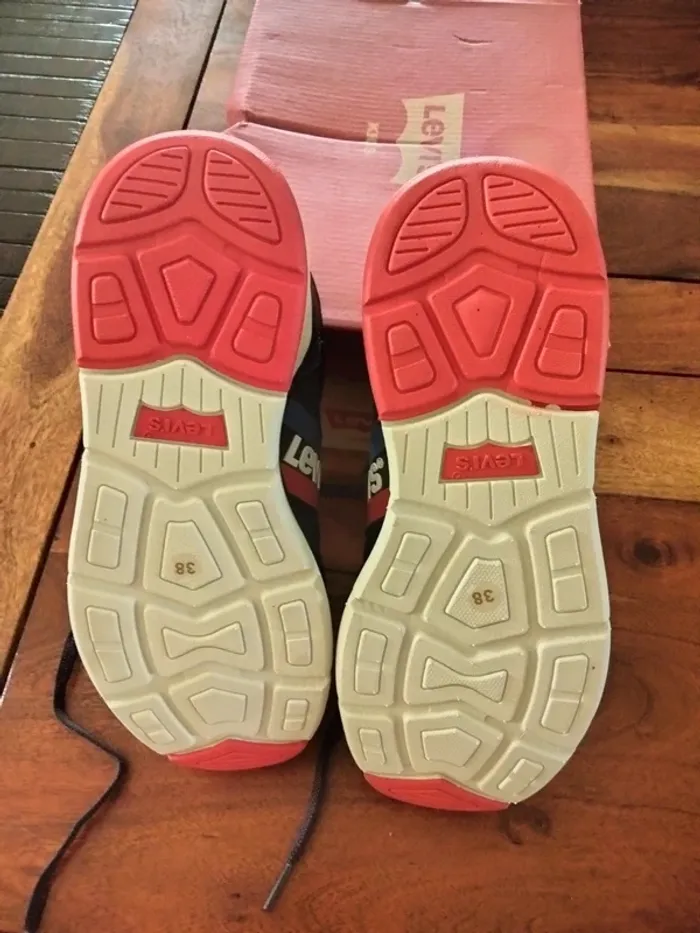 Paire de baskets neuves Levi's en 38 - photo numéro 6
