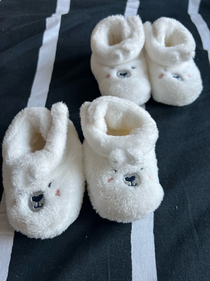 Lot 2 paires de chaussons blanc