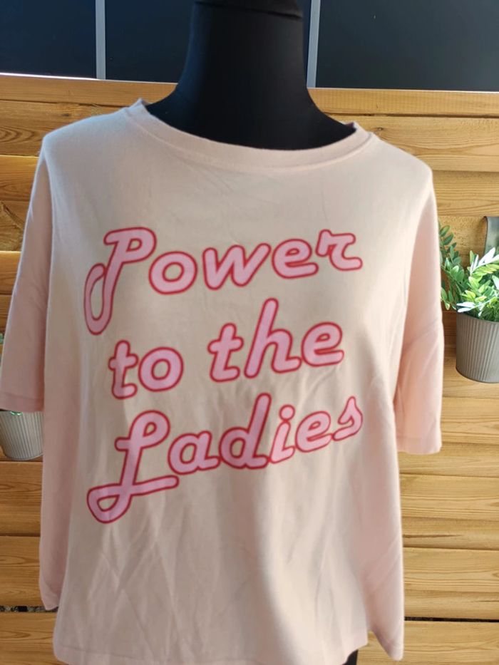 T-shirt Disney taille S - photo numéro 2