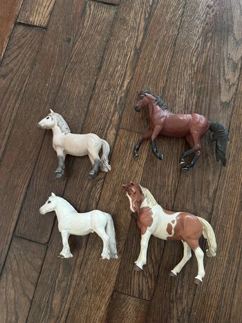 Lot 4 chevaux schleich  Bon état