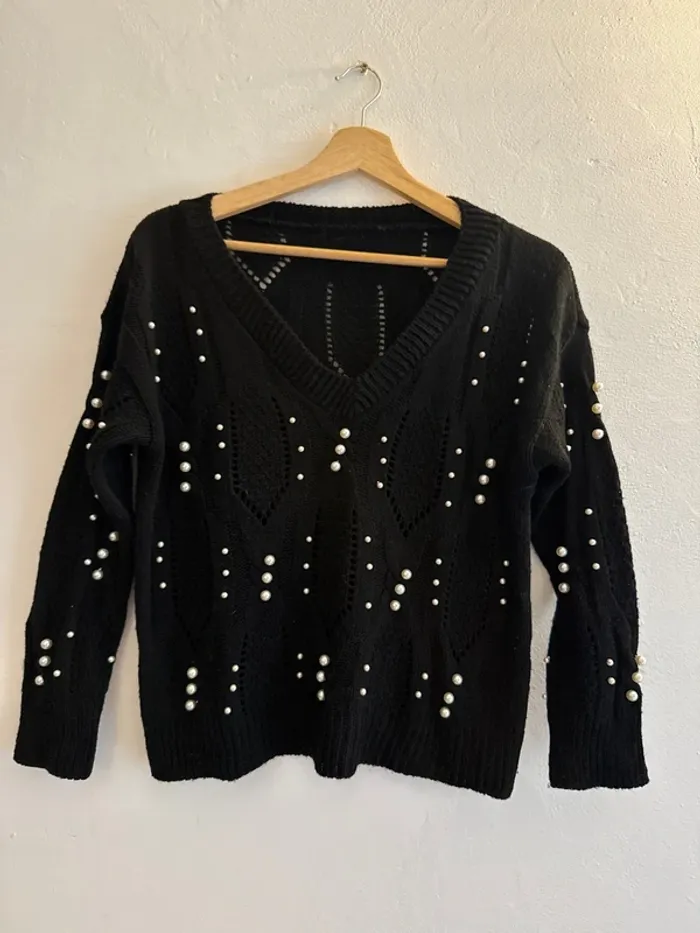 Très beau pull noir à perles t 38