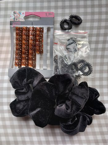 Lot accessoires cheveux (pinces, élastiques spirales, chouchous ...) neufs