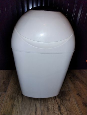 Poubelle de couches tommee tippee sangenic