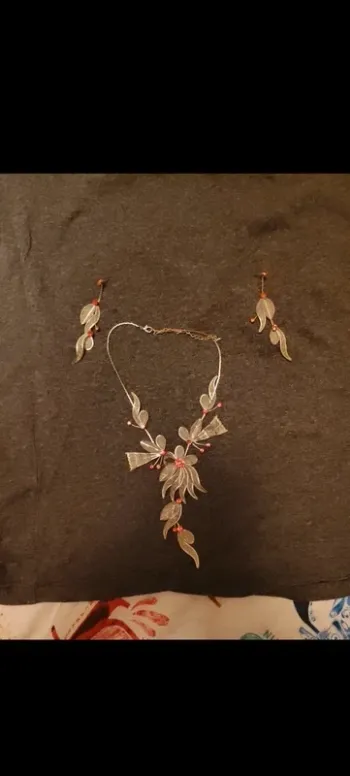 Parure collier et boucles d'oreilles