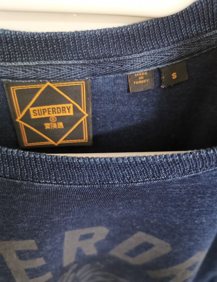 T-shirt taille S Superdry bleu marine 💘 - photo numéro 3