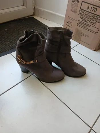 Chaussures/ bottines femme à talon - Taille 37