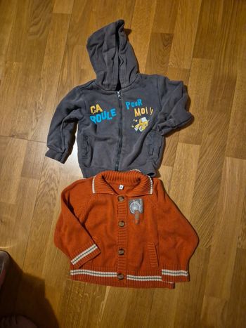 Lot de 2 gilets taille 18 mois
