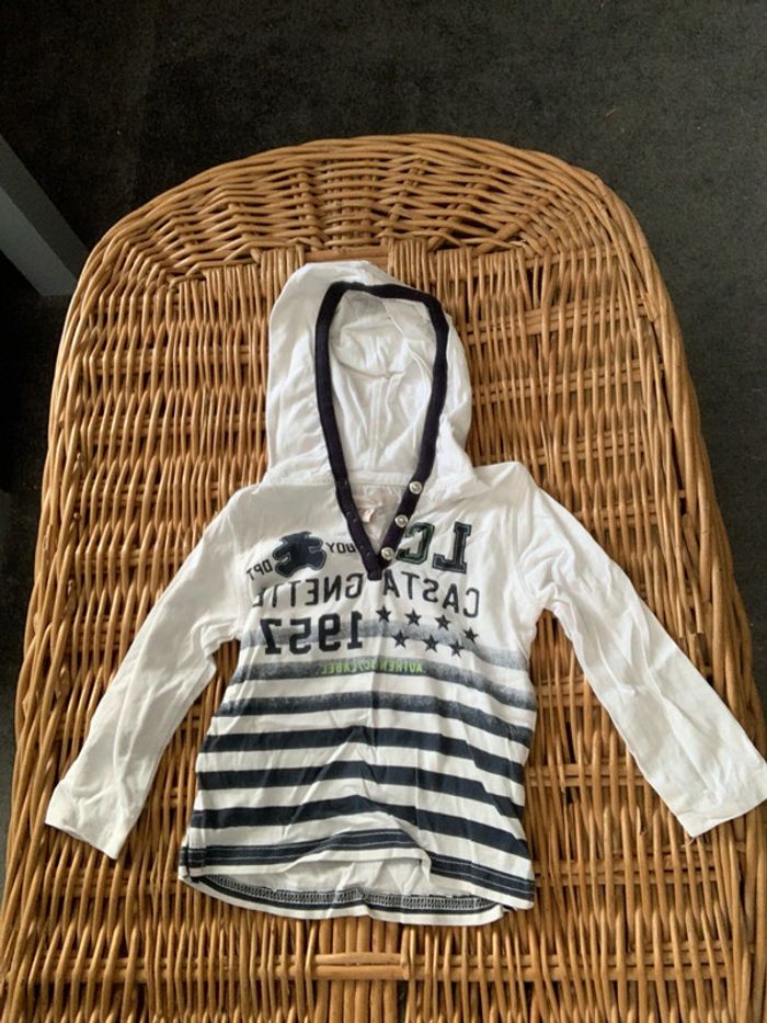 T-shirt manches longues capuche