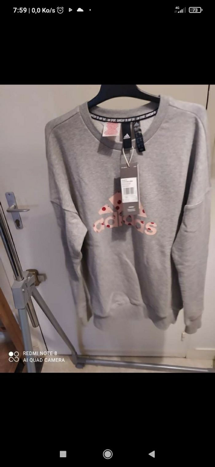 Sweat adidas taille 14ans neuf