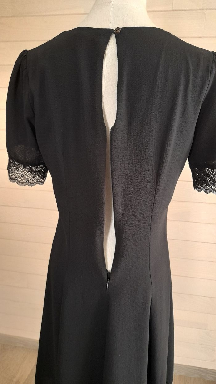 Robe noire manches courtes avec dentelle. Nekane - photo numéro 8