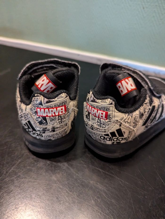 Baskets Adidas/ Marvel - photo numéro 2