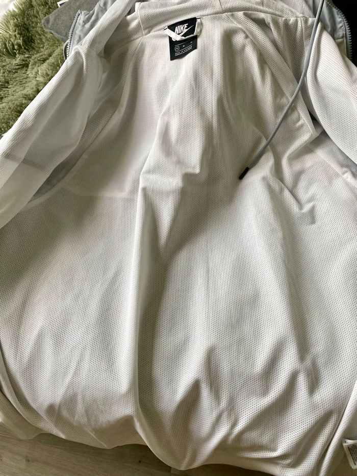 Veste sport imperméable NIKE taille M comme neuf. - photo numéro 3