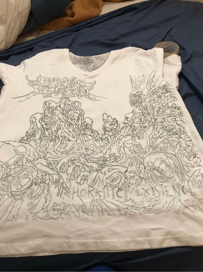 T-shirt neuf dessine à la main - photo numéro 2