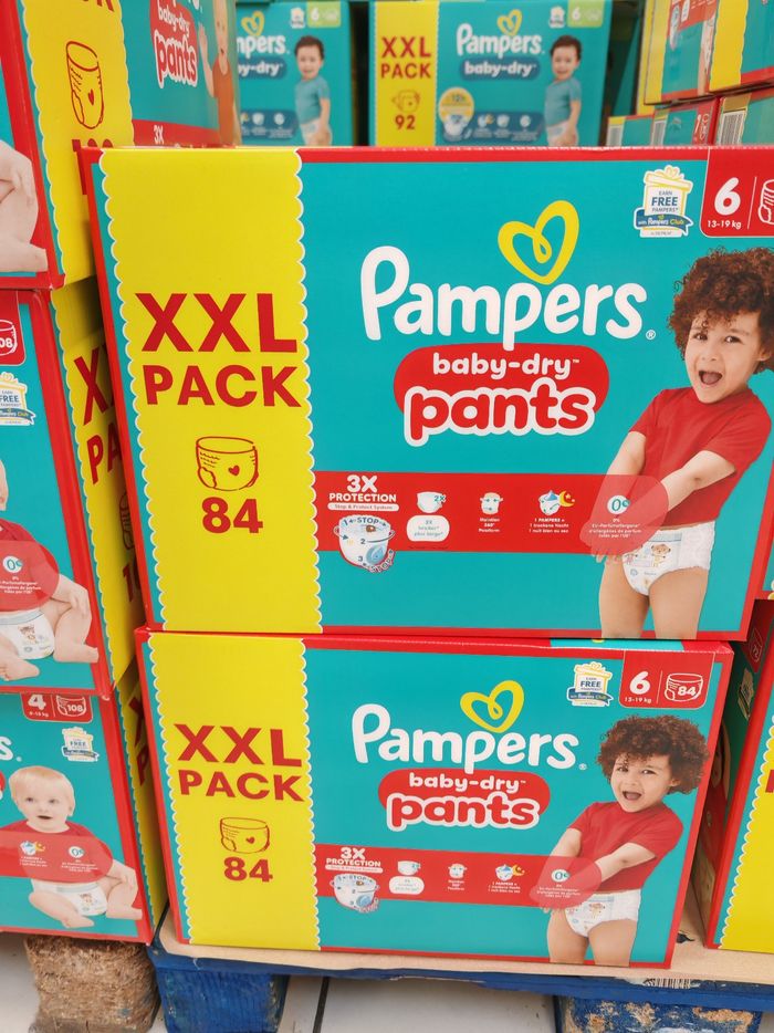 168 couches Pampers baby dry t6 neuf