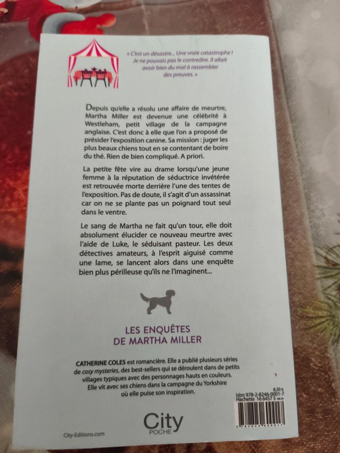 Livre Un meurtre à la pointe - Catherine Coles - photo numéro 2