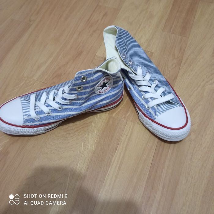 Converses Chuck Taylor taille 35 neuves
