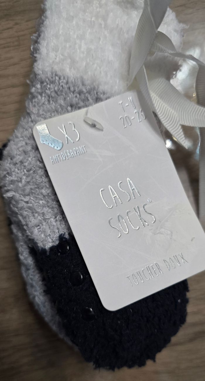 Lot 3 paires de chaussettes hiver antidérapantes neuves taille 20-26 - photo numéro 2