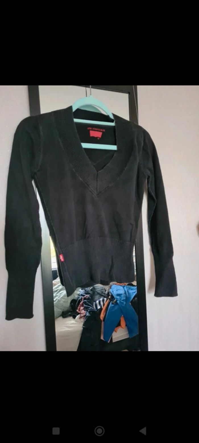 Pull Levi's col V noir xs