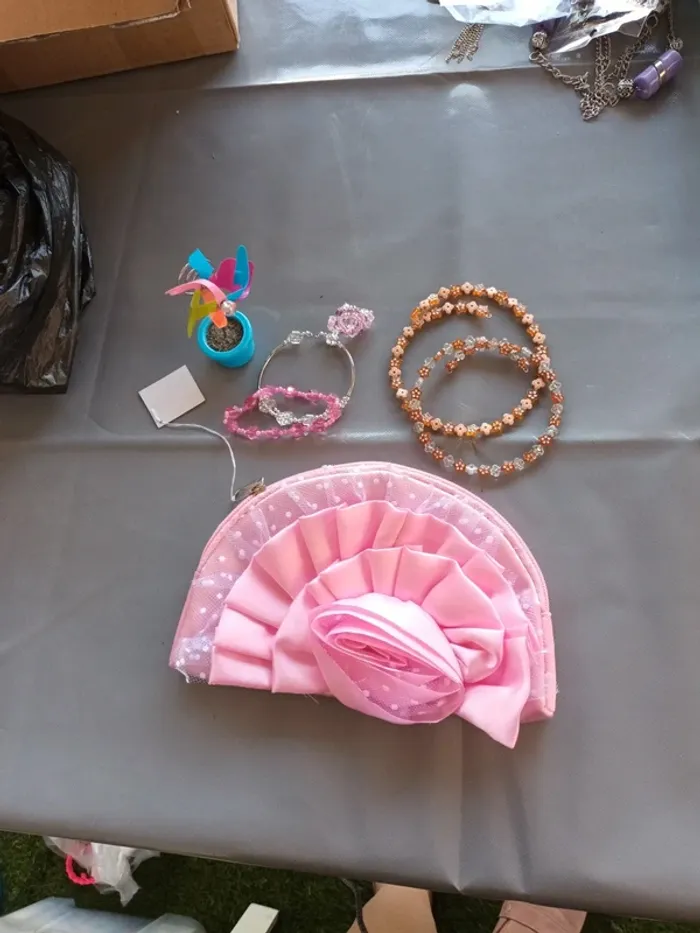 Lot pochette avec bijoux