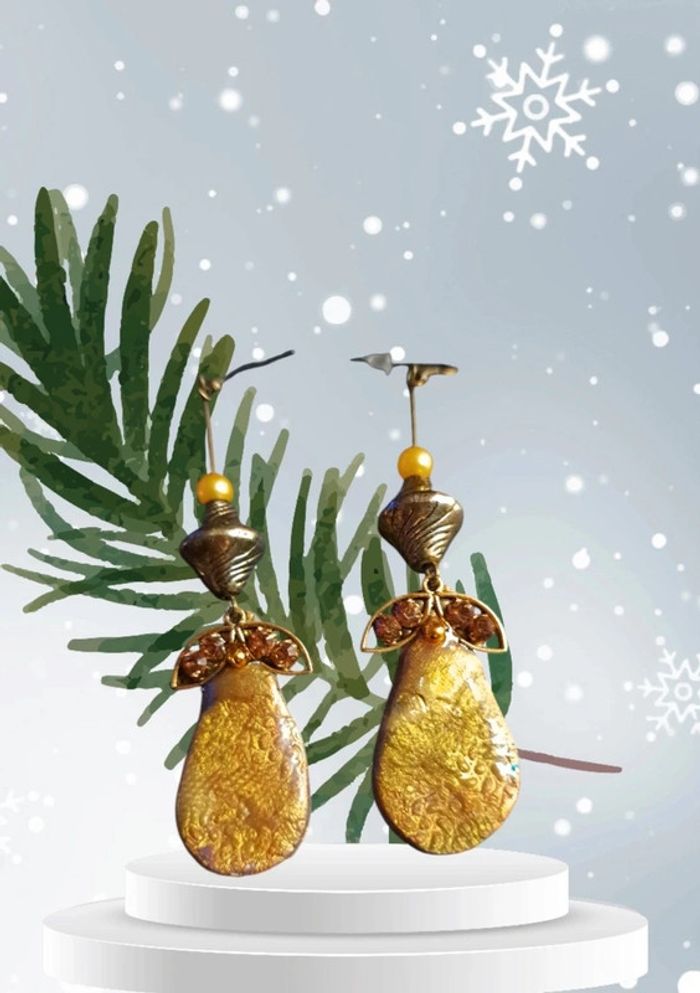 Boucles d'oreilles pendante en résine et pâte polymere - photo numéro 4