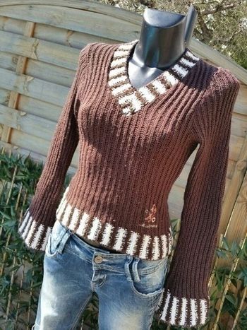 Marlène B pull grosse maille col V  Pull manches longues évasées bi colore Marlène B modèle Dorice