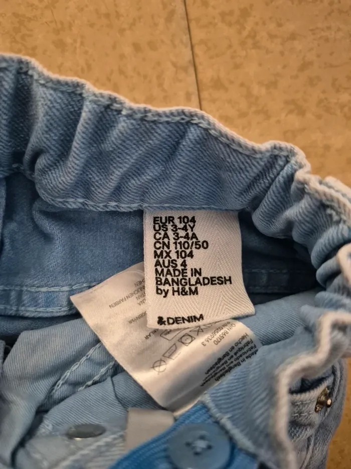 Short enfant H&M 3-4 ans - photo numéro 2