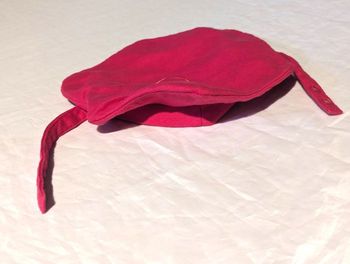 Chapeau Plat Mauve Cœurs Fermeture Pressions Vêtement Accessoire Petits Enfants Bébés
